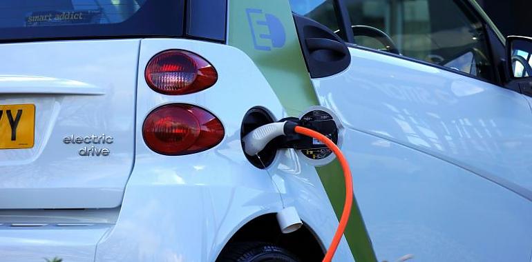 El Banco Europeo de Inversiones invierte 50 millones en 470 estaciones de recarga de vehículos eléctricos en España