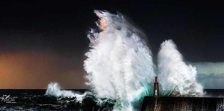 El Faro de Viavélez desaparece por el fuerte temporal