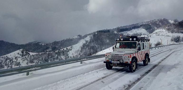 Pajares sigue cerrado al tráfico pesado y 20 puertos entre Asturias y la Meseta requieren cadenas