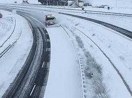 95 quitanieves y 25.650 toneladas de fundentes para hacer frente a las nevadas en Asturias y Cantabria