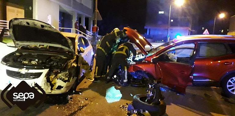 Dos personas heridas en un accidente de tráfico en Avenida de Alemania Avilés