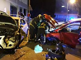 Dos personas heridas en un accidente de tráfico en Avenida de Alemania Avilés