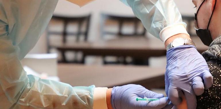 Tres de cada cuatro mayores de 65 años se han vacunado ya contra la gripe en Asturias