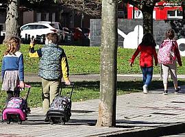 El Consejo de Infancia y Adolescencia pide definir rutas seguras a pie para ir en grupo al colegio en Avilés