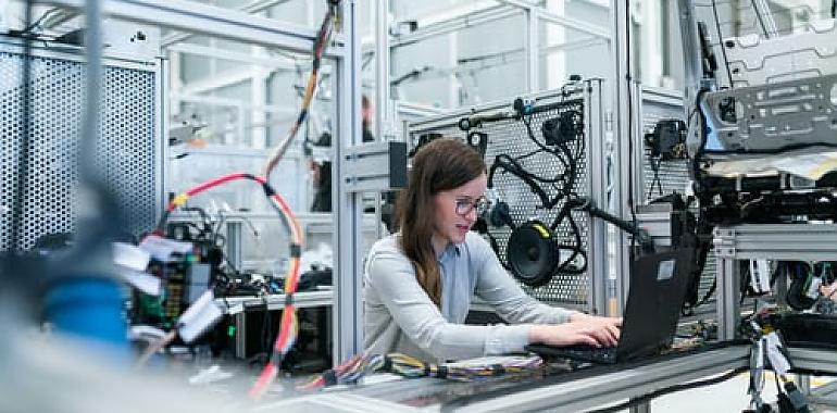 Cinco retos pendientes en 2021 para incorporar a las mujeres a las carreras de ciencia y tecnología