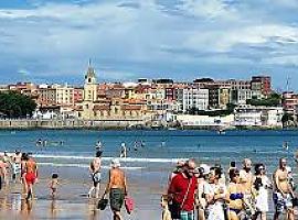 El Ayuntamiento de Gijón trabaja ya en la nueva bolsa de refuerzo del personal de Salvamento de playas