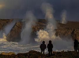 Nueve comunidades y Melilla en alerta naranja por viento o fenómenos costeros