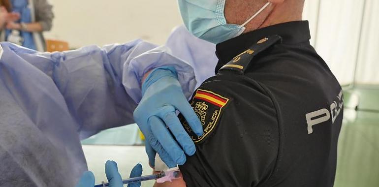100 policías nacionales a la hora se van a empezar a vacunar en Asturias