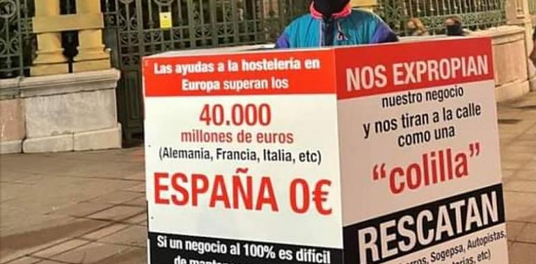 El hostelero Titi Sánchez retoma la protesta ante el Parlamento asturiano