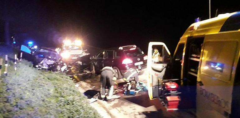 Una fallecida y siete heridos tras una colisión múltiple en Tineo