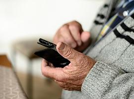 Conecta Joven organiza en Avilés un nuevo taller de manejo de smartphones para personas mayores de 65 años