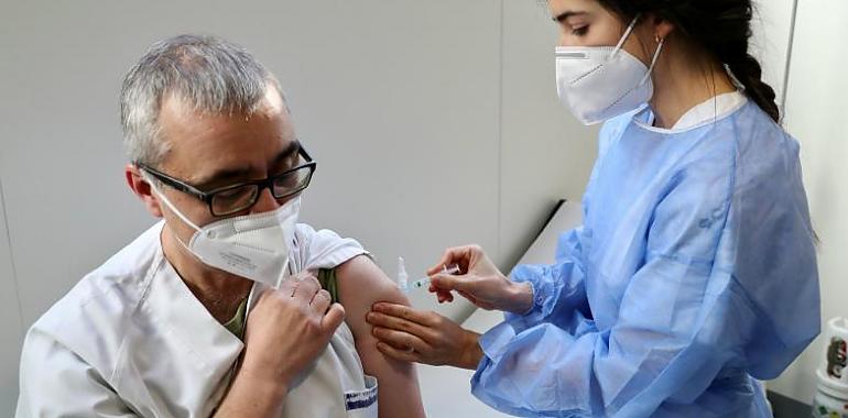 Uno de cada cuatro asturianos ha recibido ya la primera dosis de la vacuna contra la covid19