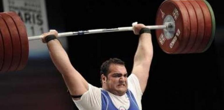 Un levantador de pesas iraní consigue el nuevo récord mundial 