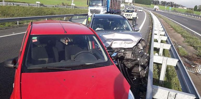  Tres heridos en accidente de tráfico en la A-8 a la altura de Coaña