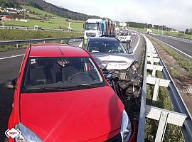  Tres heridos en accidente de tráfico en la A-8 a la altura de Coaña