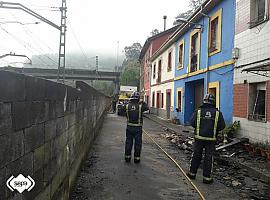 Controlado un incendio urbano en Mieres