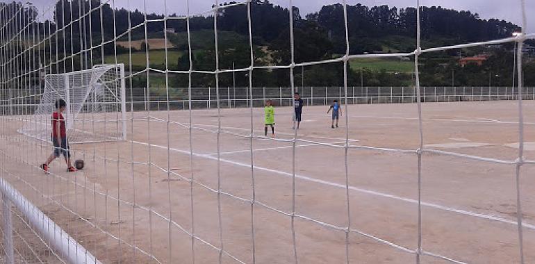 Arrancan las obras de instalación de césped artificial en el campo de fútbol de La Luz en Avilés