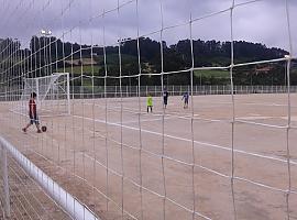 Arrancan las obras de instalación de césped artificial en el campo de fútbol de La Luz en Avilés