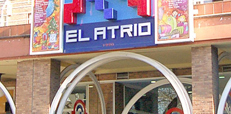 El Centro Comercial "El Atrio" de Avilés acoge una exposición contra la estigmatización de colectivos  "diferentes" 