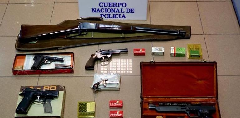 La policía interviene en Oviedo gran cantidad de armas de fuego y 3000 cartuchos del 22