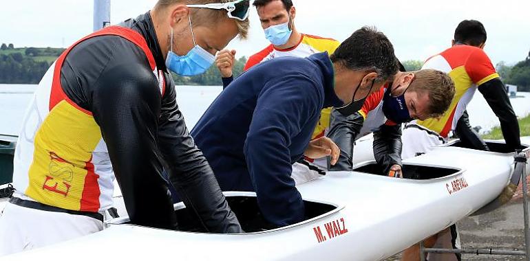 El K4 español ya entrena con nueva embarcación en Trasona