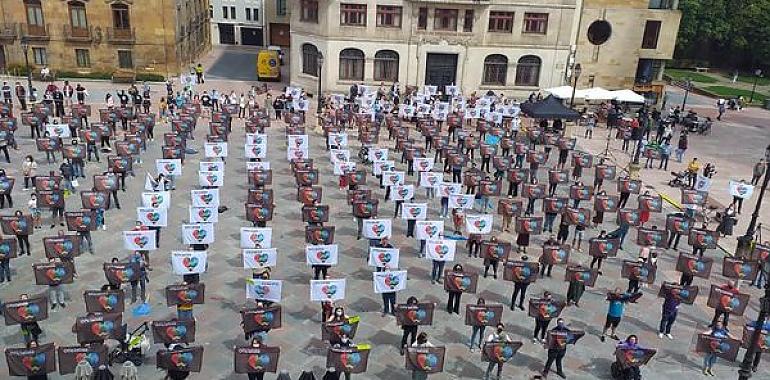 La oficialidá del Asturiano enllena la plaza catedralicia