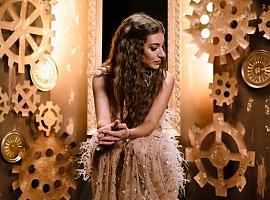 La Cantante Ana Guerra en su ultimo videoclip viste la moda Marcos Villafruela