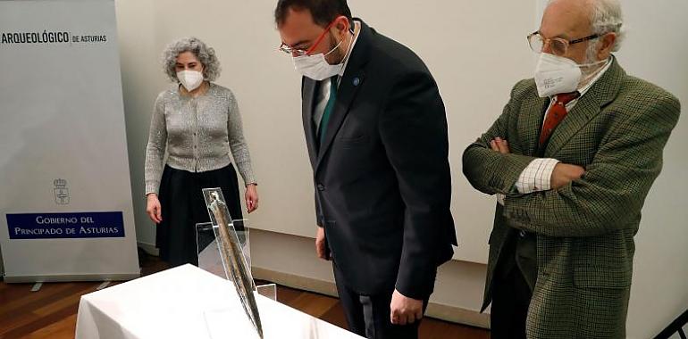 El Museo Arqueológico presenta la espada de Sobrefoz, perteneciente a la Edad de Bronce asturiana