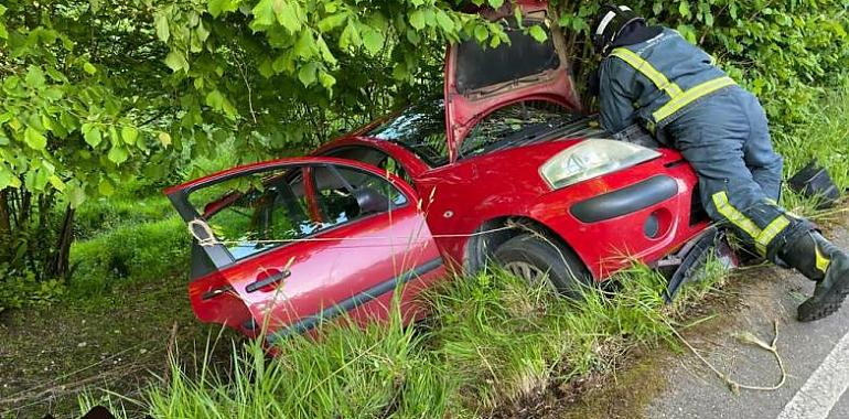 Dos heridos tras una salida de vía en Arlós de Llanera