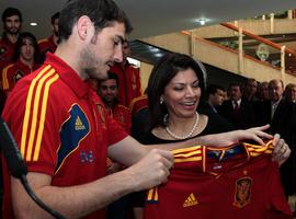 La Roja \ficha\ a la Presidenta Chinchilla