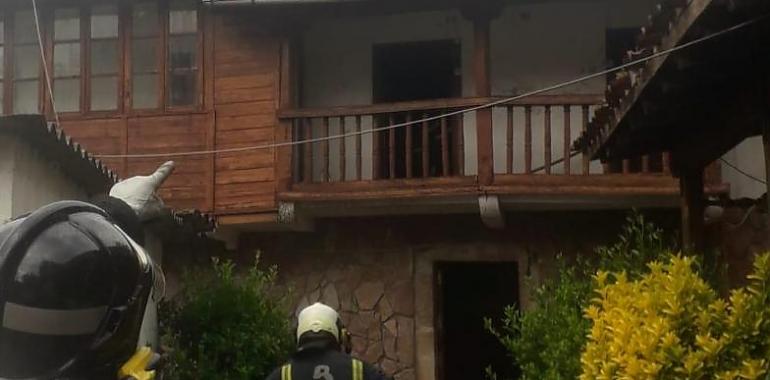 Sofocado incendio en una casa en Soto de Cangas de Onís