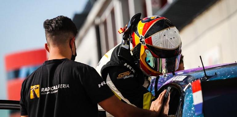 Fontes sube 2º al podio de TCR en Navarra