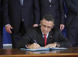 El presidente de El Salvador veta el intento de los partidos de hacerse con los votos en vez de los candidatos