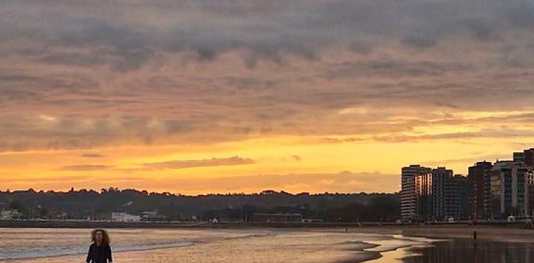 La gijonesa playa de San Lorenzo, entre las más instagrameadas de España