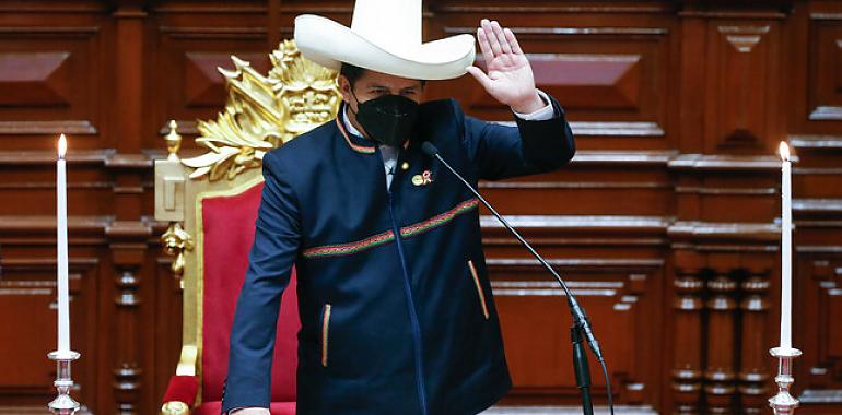 Pedro Castillo juró como presidente por un Perú sin corrupción
