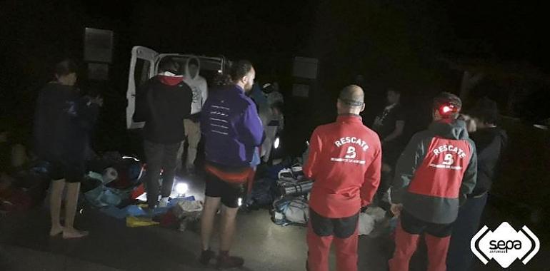 Un grupo de scouts de Alicante desorientado durante la noche es rescatado en las inmediaciones de los lagos de Covadonga.