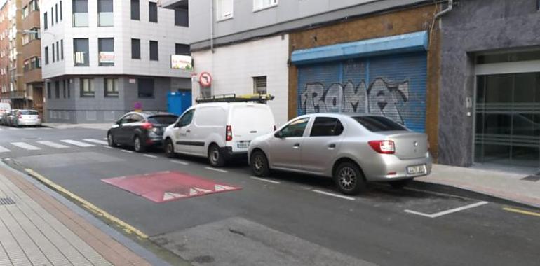 Denunciado el Ayuntamiento de Gijón por instalar en la calzada elementos ilegales de alto riesgo para ciclistas y motociclistas