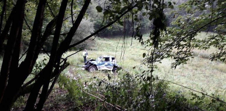 Herida grave tras caer con su vehículo unos 50 metros