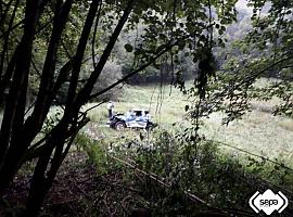 Herida grave tras caer con su vehículo unos 50 metros