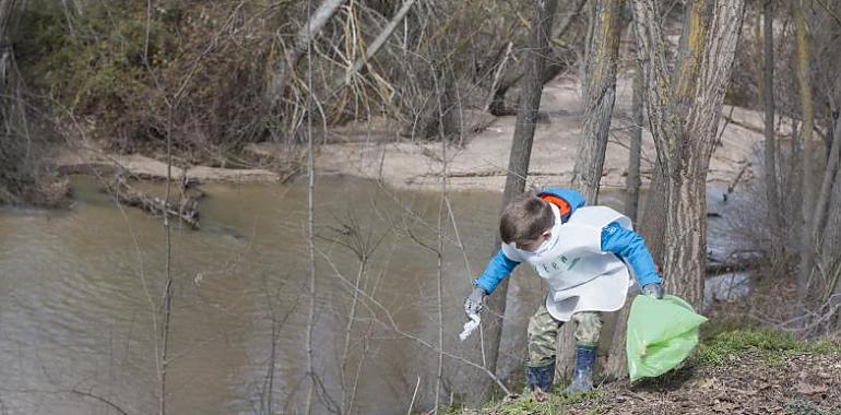 ¿Por qué los españoles tiramos tanta basura en la naturaleza