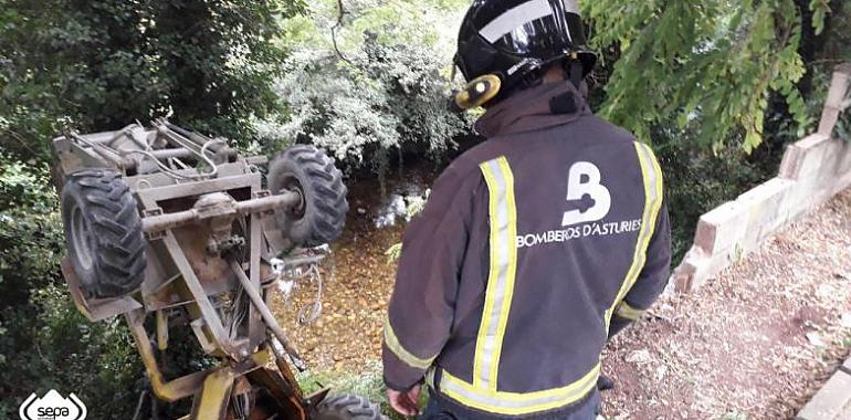 Herido de pronóstico reservado tras caer 20 metros con la hormigonera con la que trabajaba en Proaza