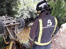 Herido de pronóstico reservado tras caer 20 metros con la hormigonera con la que trabajaba en Proaza