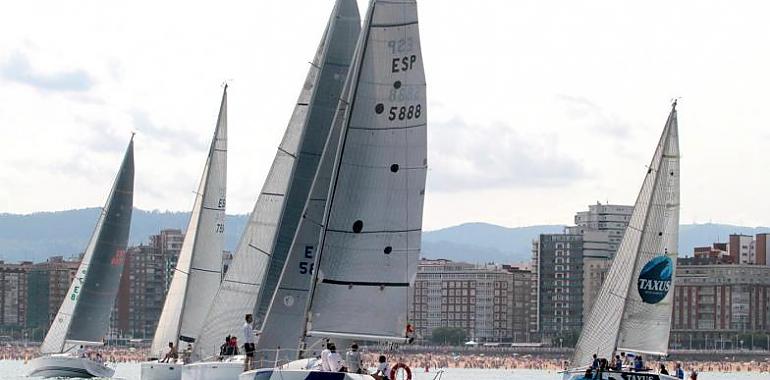 El GS1, de Fernando Alonso vencedor por cuarto año consecutivo del Trofeo Presidente de Cruceros del Real Club Astur de Regatas