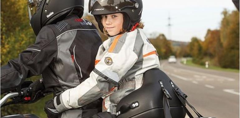 ¿Te planteas llevar al cole a los niños en tu moto ¿Sabes cómo debes hacerlo