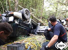 Herido tras volcar con su vehículo en la AS-341, en Parres