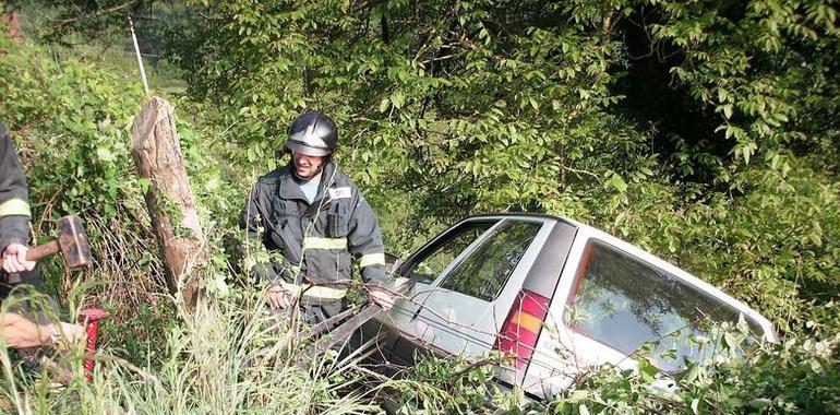 Conductor herido en accidente a la altura de Navelgas