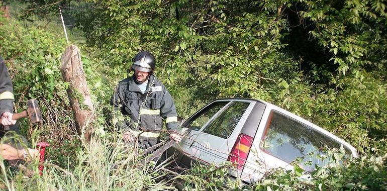 Conductor herido en accidente a la altura de Navelgas