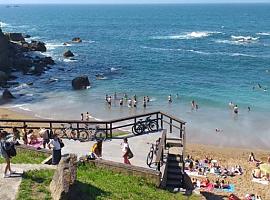 Gijón amplía el Servicio de Salvamento en las playas del Este hasta el 12 de septiembre