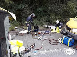 Herido grave tras vuelco del vehículo en La Felguera