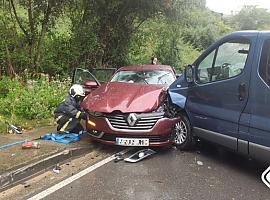 Dos heridos tras colisionar un turismo y una furgoneta en Overo de Corvera